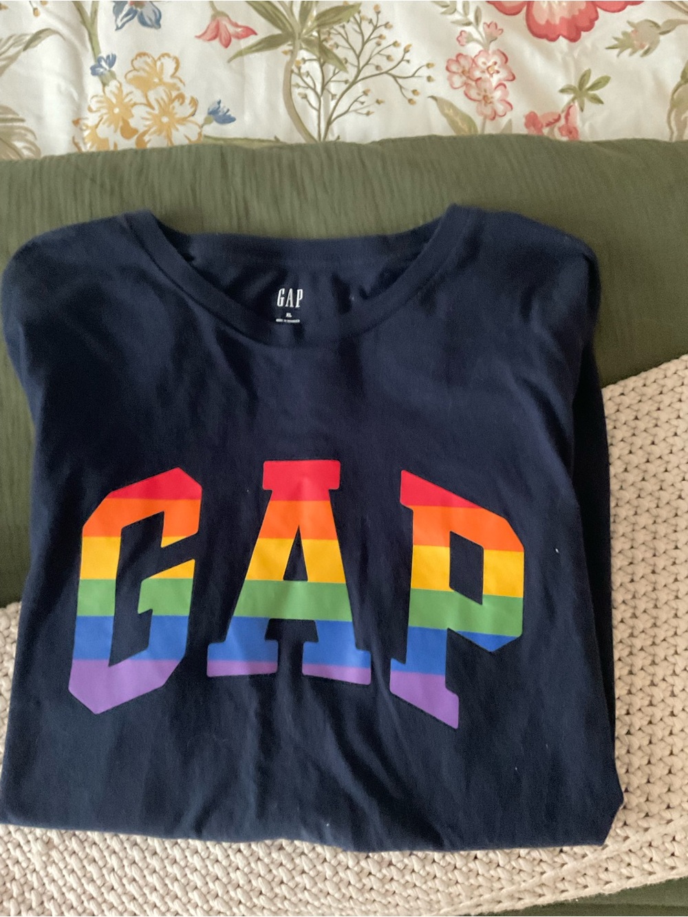 Women’s GAP Pride Rainbow Logo Shirt XL